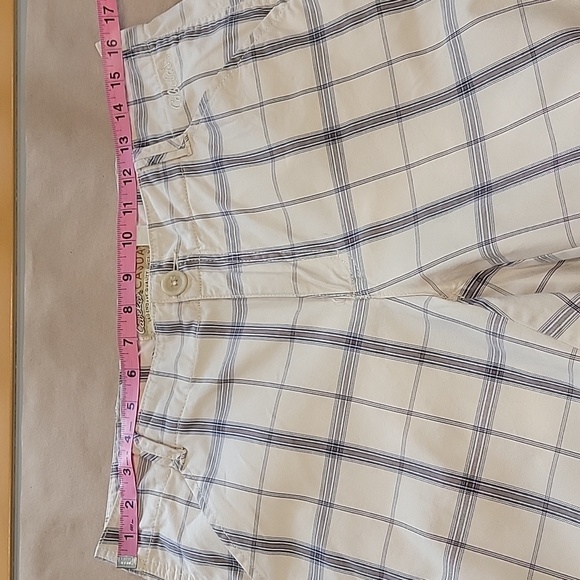Cabela's Casuals Size 10 Cream with Blue & Gray Plaid Bermuda Chino Shorts - Picture 3 of 12